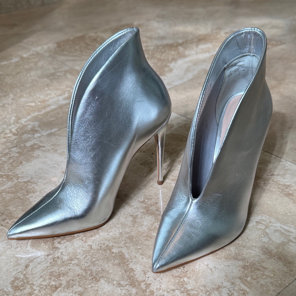 Aldo Silver booties size 6.5